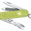 Victorinox Classic Alox Lime Twist -Messer Rabatte Geschäft Classic SD Alox Lime Twist 0 6221 241G 1280x1280