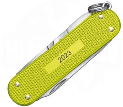 Victorinox Classic SD Alox Limited 2023 -Messer Rabatte Geschäft Classic SD Alox Limited 2023 Yellow Praegung 1280x1280